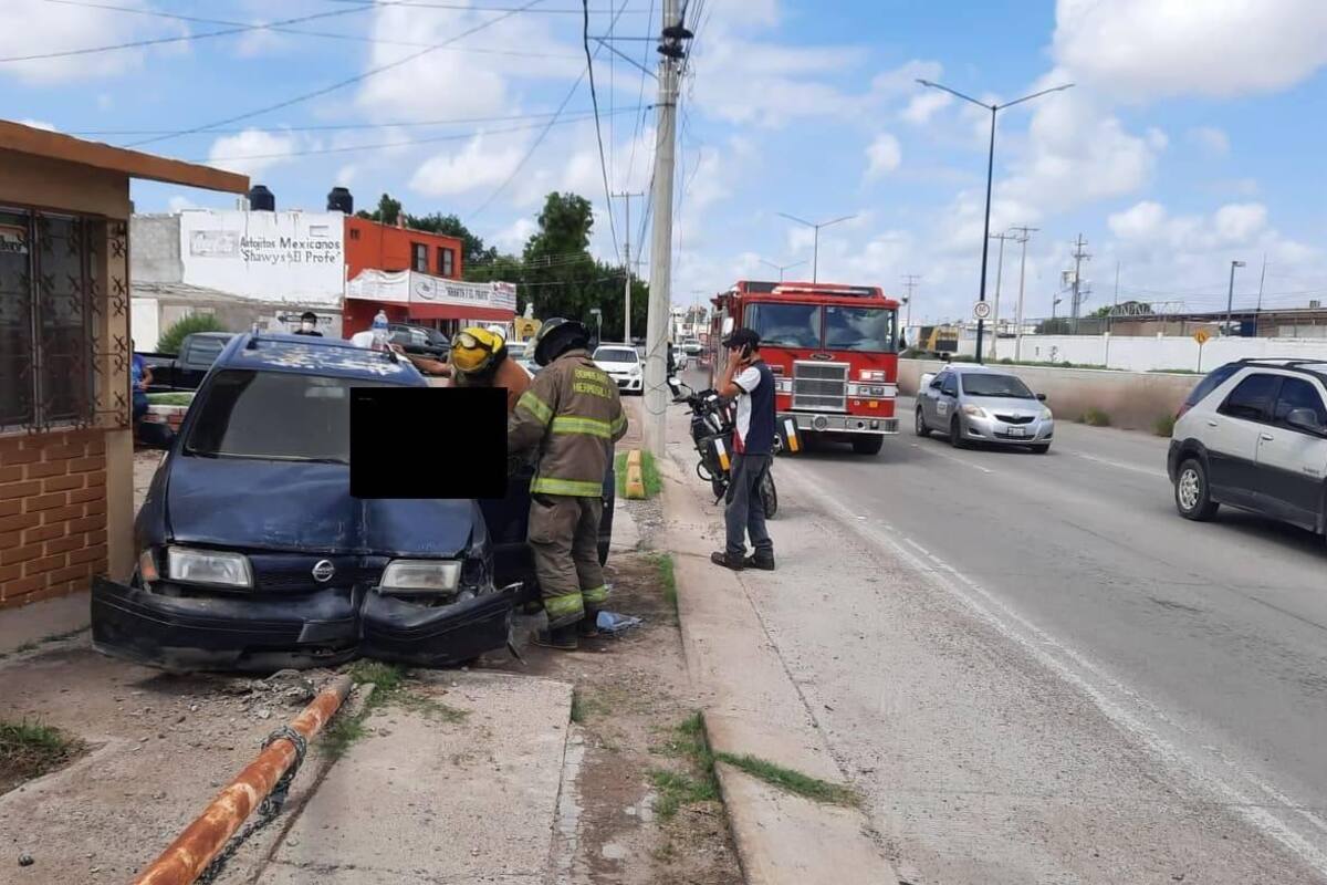 Hombre sufre ataque epiléptico y choca contra un poste en Hermosillo