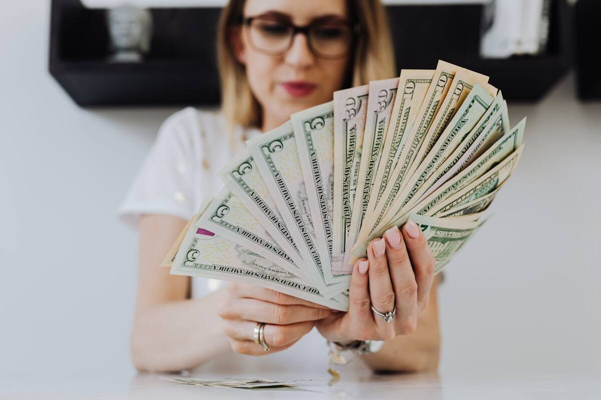 ¿Te llegan remesas? Esto es lo que debes tomar en cuenta cuando te envían dinero