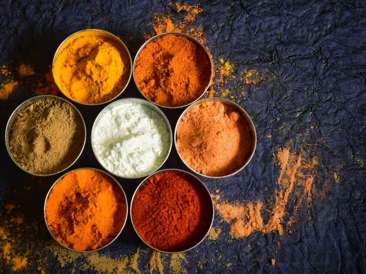 3 especias que realzan el sabor de tus comidas y fortalecen huesos y articulaciones