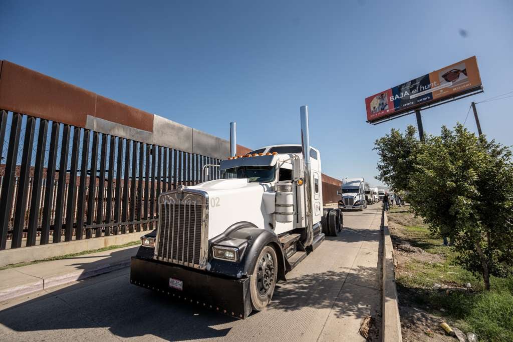 Transportistas de Tijuana exigen agilizar cruces aduanales y frenar abusos de grúas