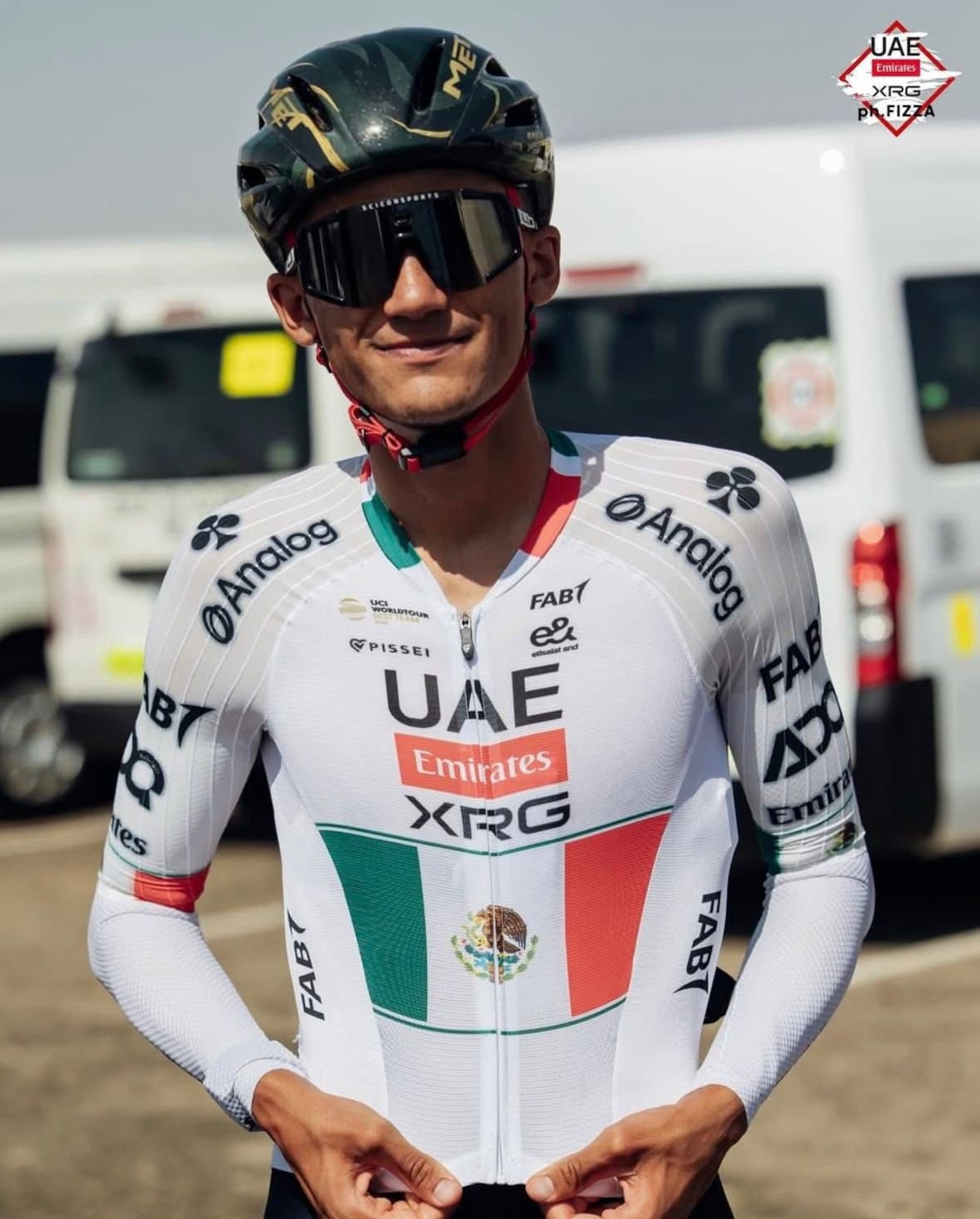 El ciclista bajacaliforniano Isaac del Toro llegará como líder de la clasificación general a la etapa 3 de la Tirreno-Adriático 2026 tras finalizar segundo en la etapa 2 entre Camaiore y San Gimignano. Foto: Cortesía