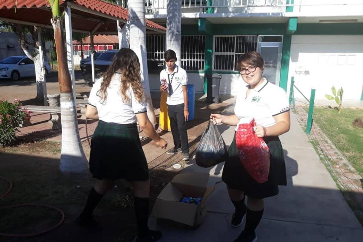 Estudiantes donan 10 mil tapitas a niños con cáncer