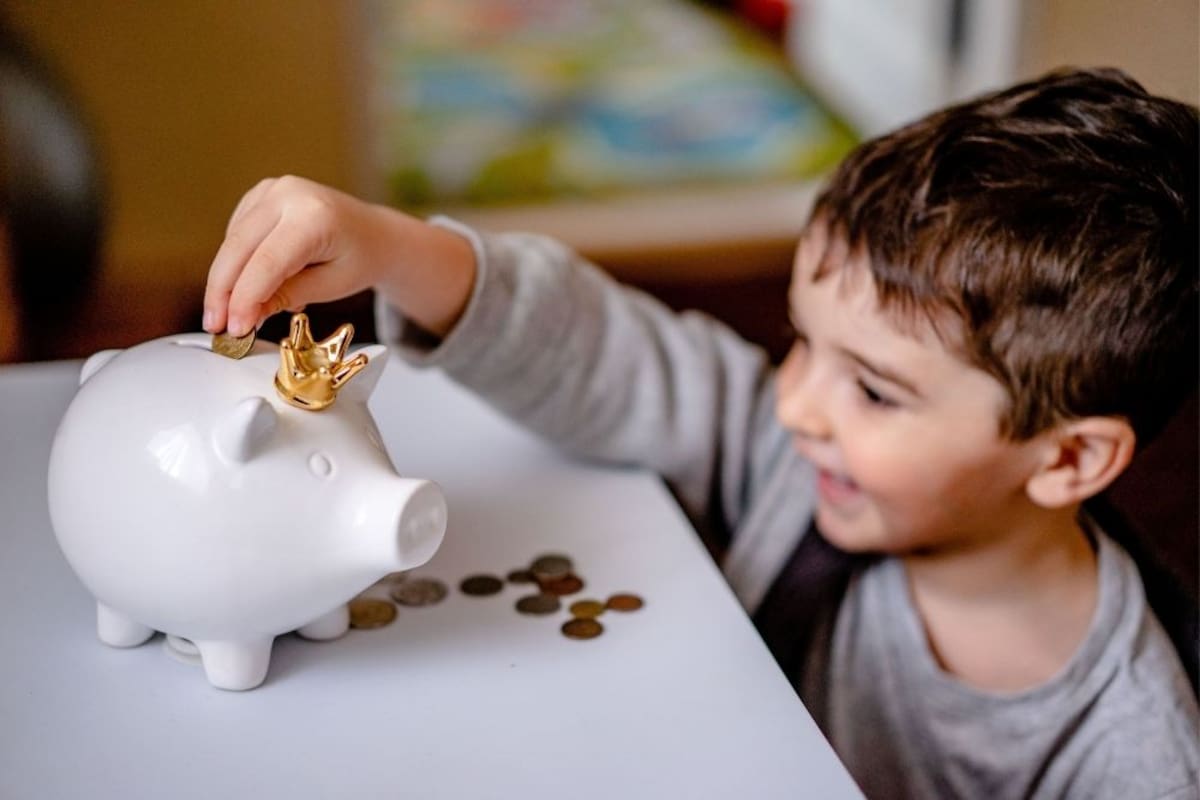 La CONSAR promueve el programa Afore Niños en México para que padres abran cuentas de ahorro voluntario a menores que se convertirán en fondos individuales a los 18 años