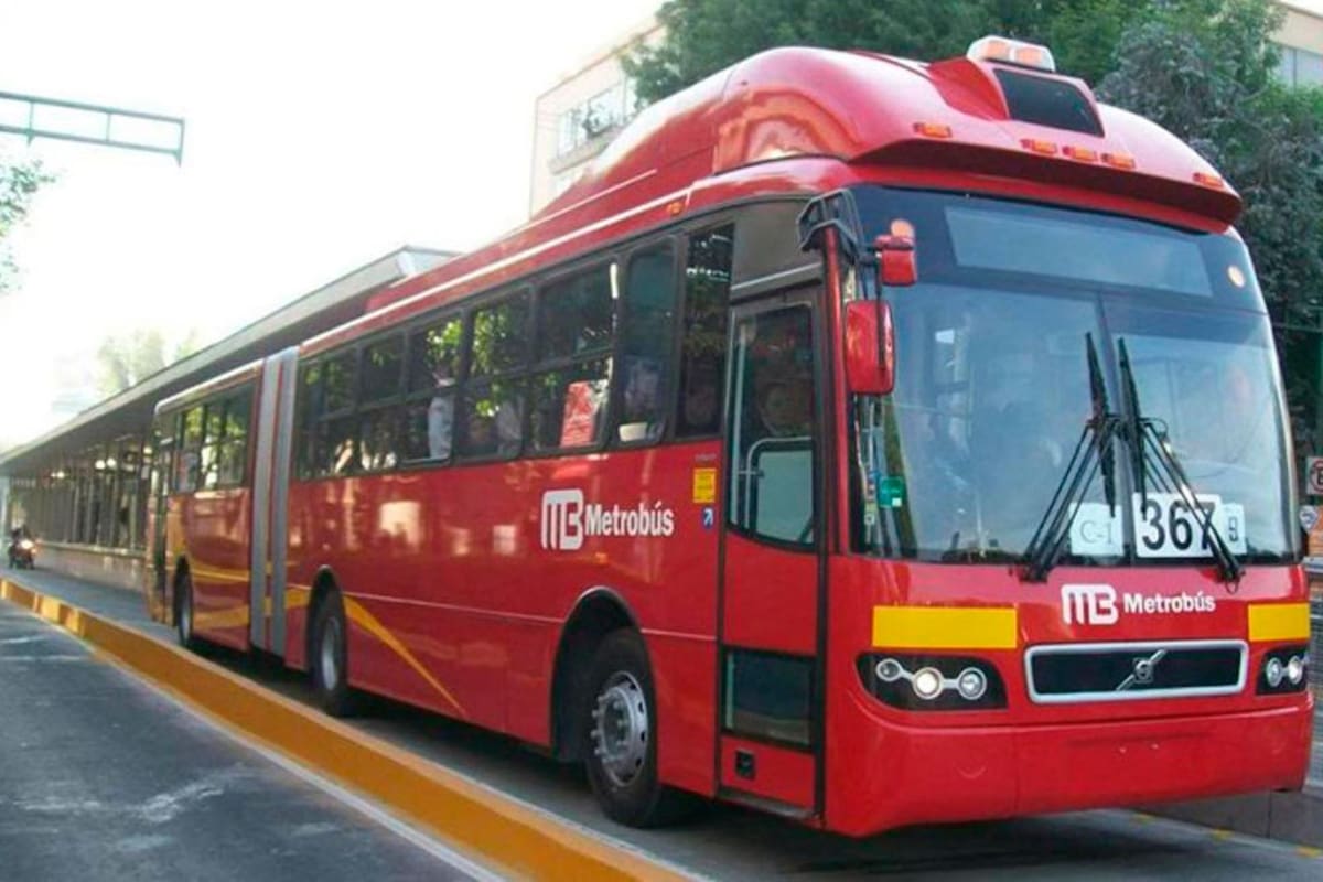 Metrobús de la CDMX reporta afectaciones tras marcha feminista