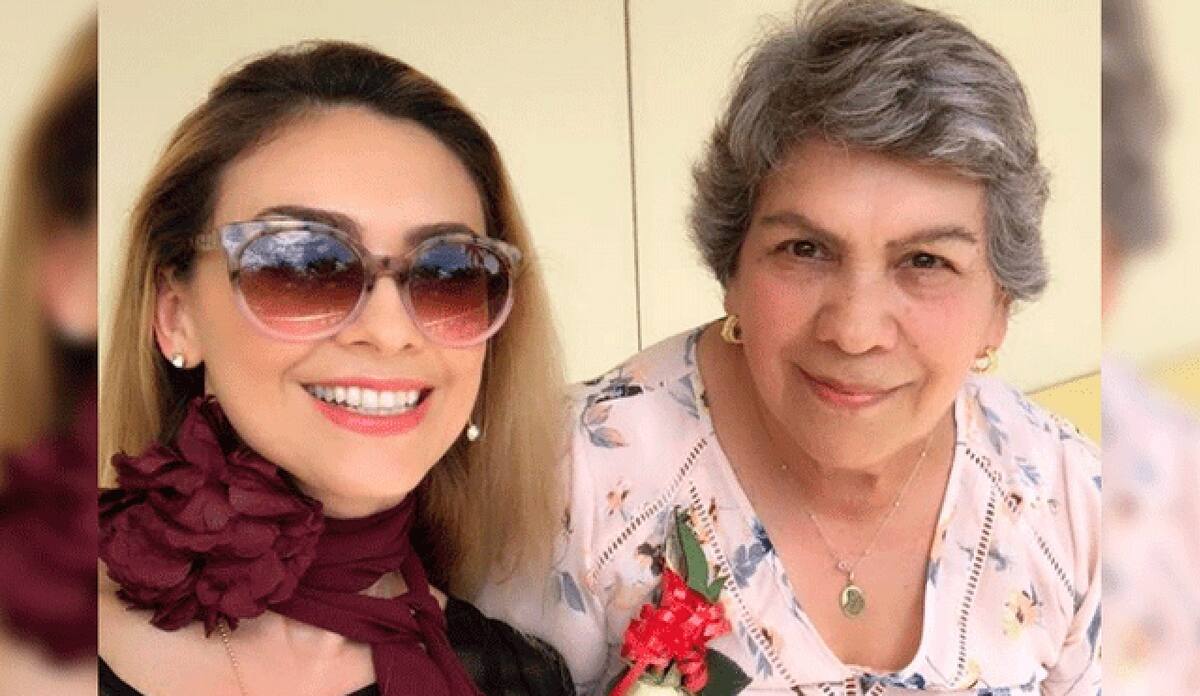 Aracely Arámbula y su mamá doña Socorro Jaques.