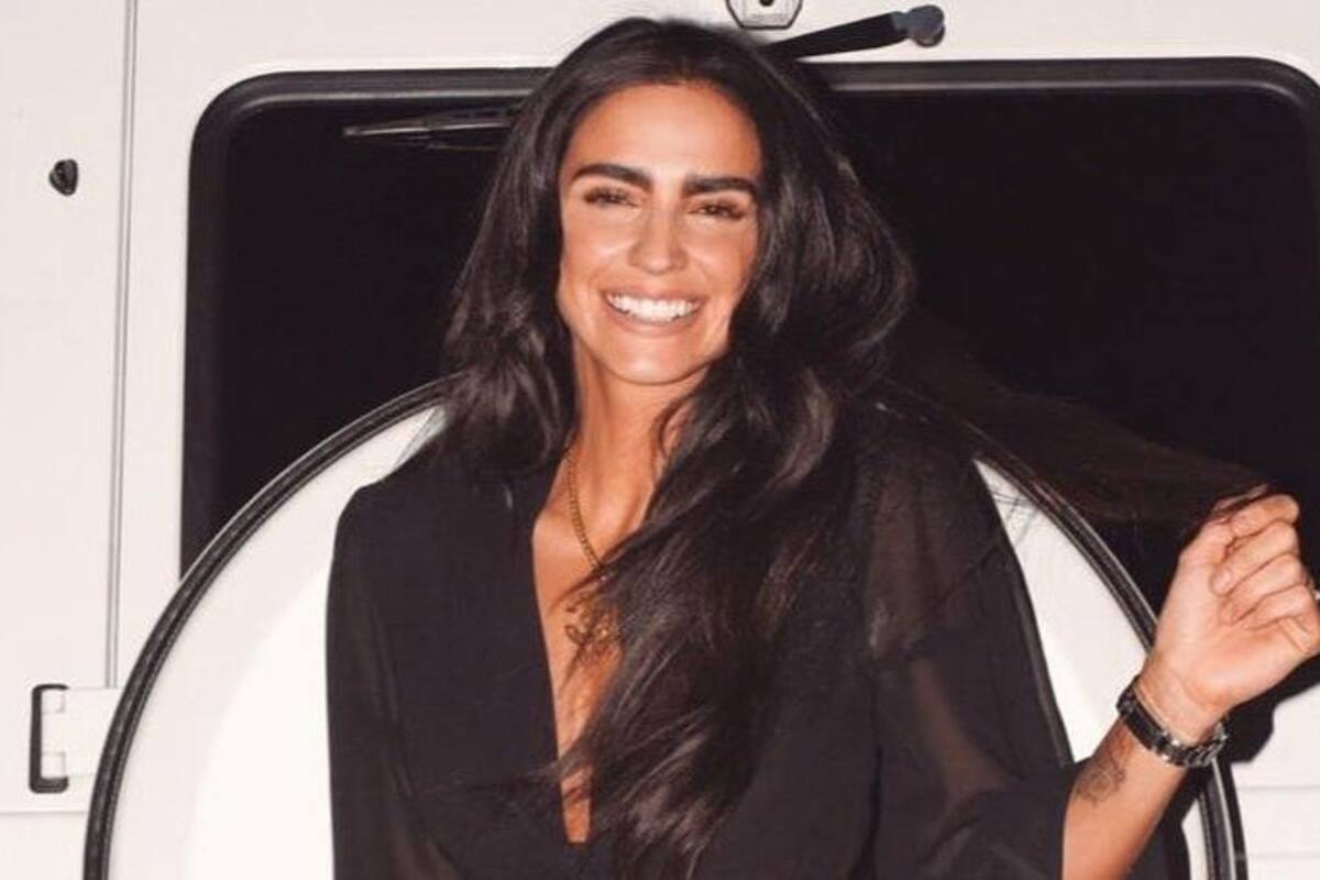 Bárbara de Regil sorprende con cabello rosa