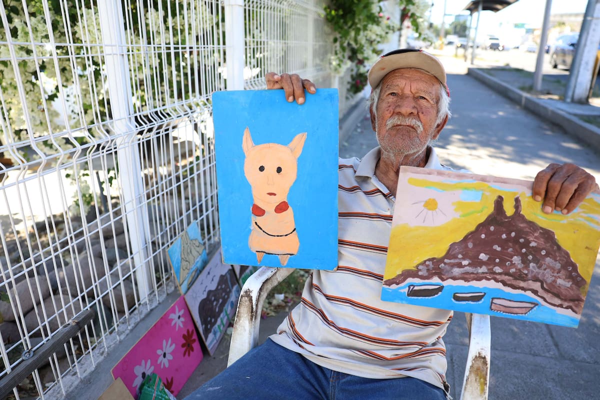 A los 87 años, cambia la cámara por el pincel para generar ingresos