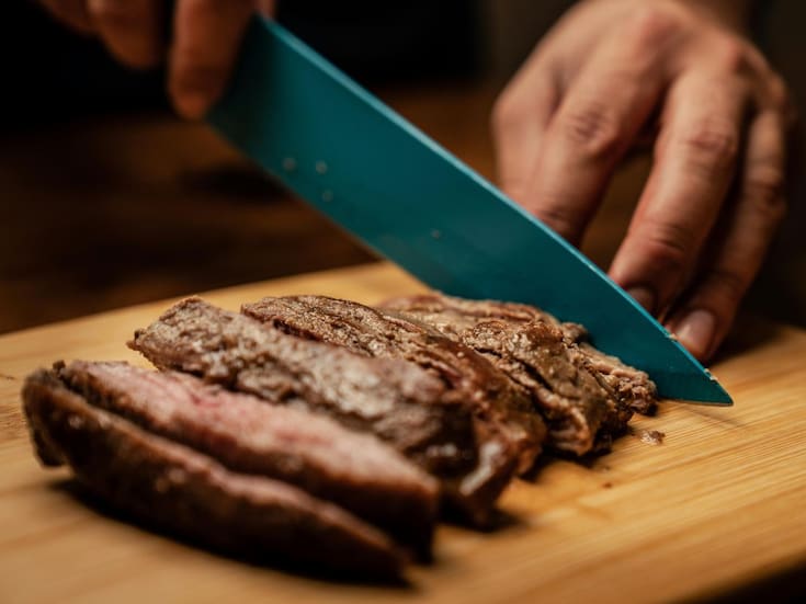 Cómo cocinar un bistec jugoso: consejos prácticos para lograr la carne perfecta