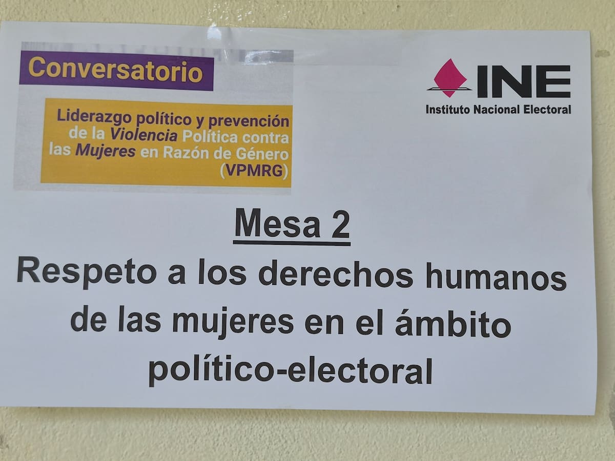 Estudiantes de la UABC participaron en mesas de diálogo organizadas por el INE para debatir temas de ciudadanía, liderazgo juvenil, participación social y prevención de la violencia política de género. Foto: Michelle Castillo.