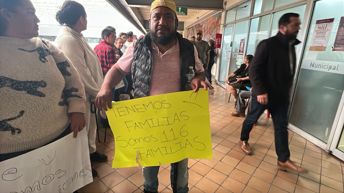 Vecinos de la colonia Nuevo Milenio se presentaron en el Palacio Municipal y pidieron la intervención del alcalde Tijuana ante presuntos desalojos por parte de la Fiscalía. Foto: Michelle Castillo