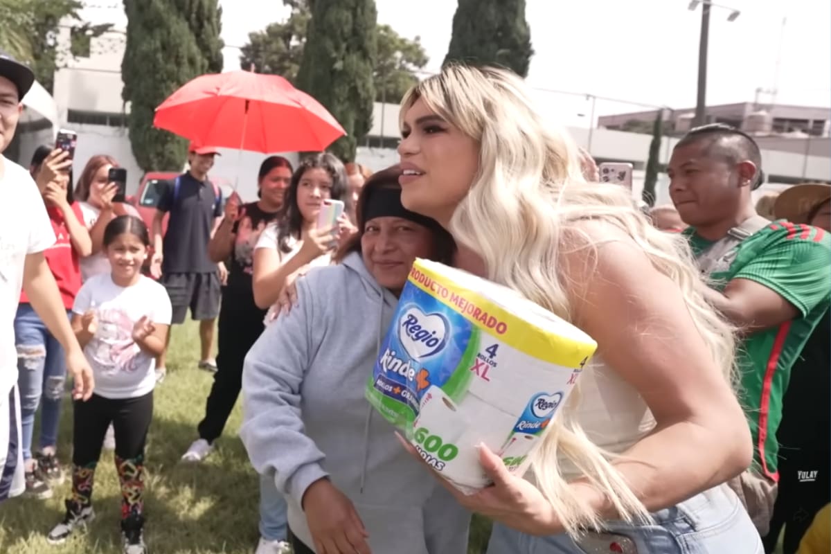 Wendy Guevara y Yulay adelantan navidad con cientos de despensas