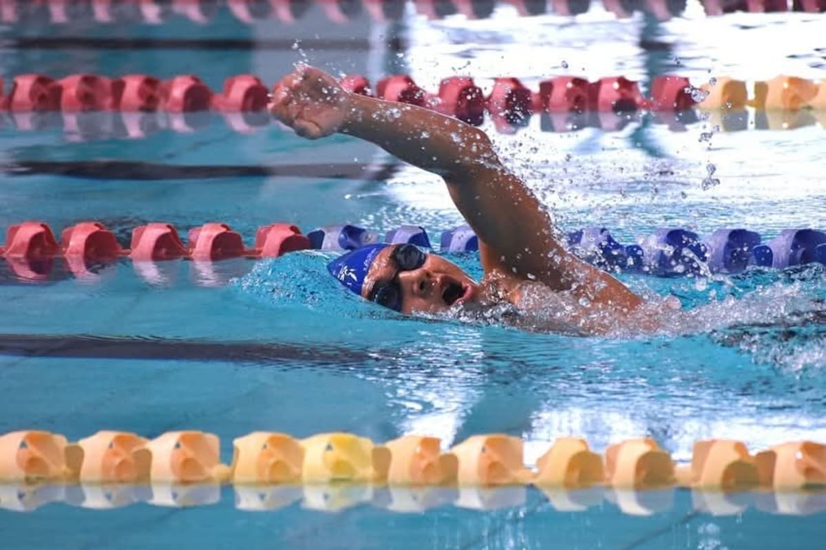 Nadar después de los 60 puede ayudar a mejorar la movilidad, la fuerza muscular y la salud del corazón. l Foto: Cortesía