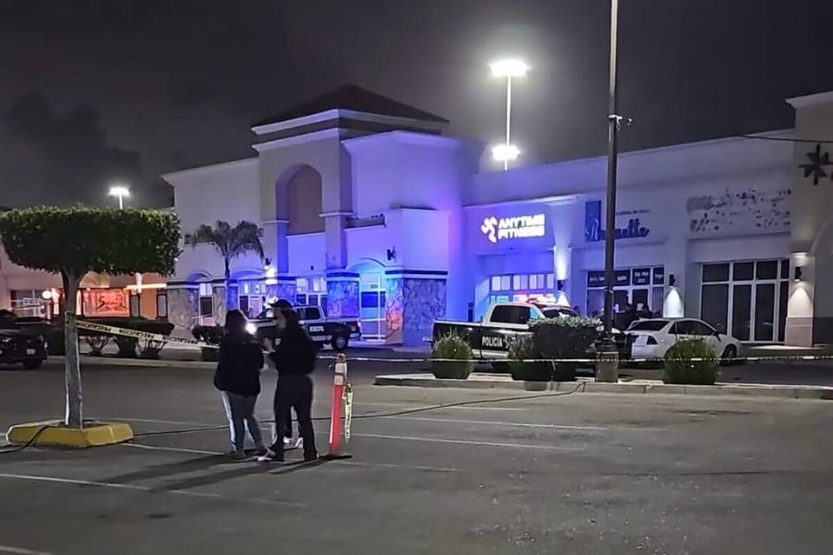 Abandonan restos humanos dentro de la cajuela de un automóvil en la plaza Pabellón Rosarito