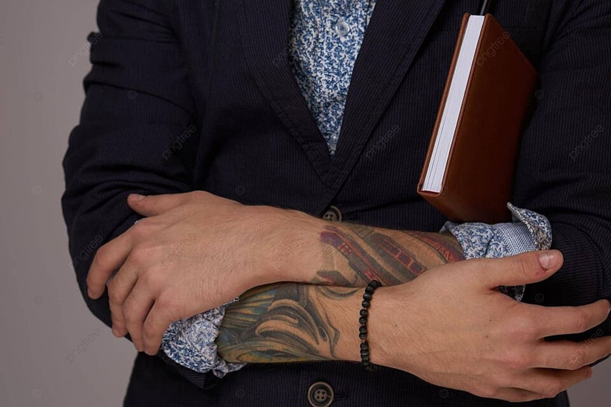 ¿Me pueden negar un empleo o ascenso por tener tatuajes? Esto dice la Ley Federal del Trabajo