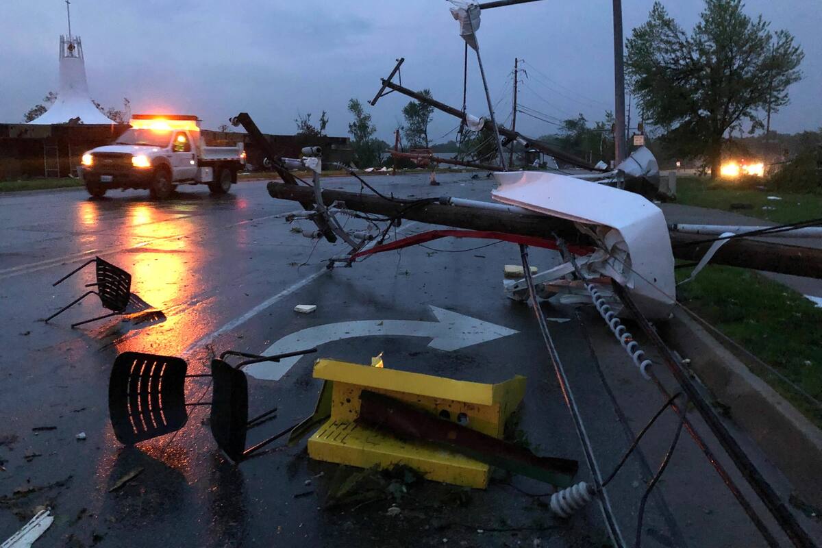 Tornado golpea en Misuri; hay al menos 3 muertos