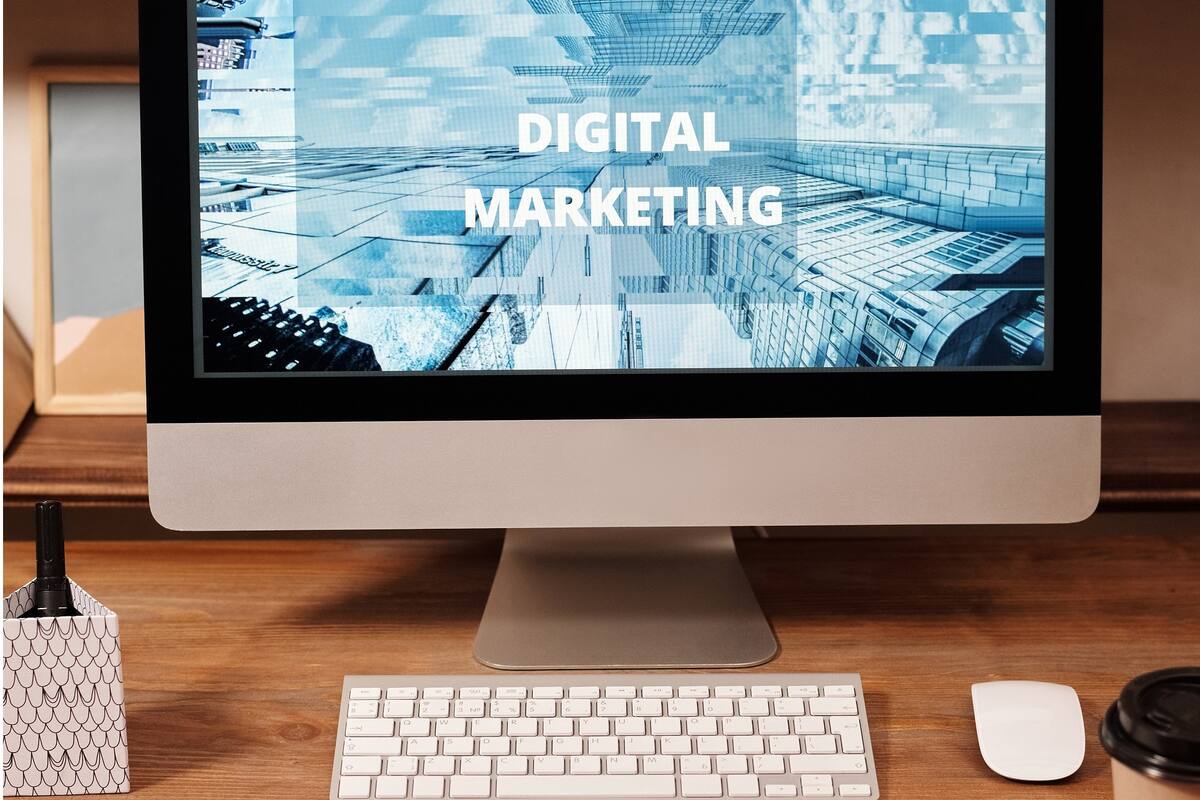 ¿Cómo generar ingresos con productos digitales desde casa?