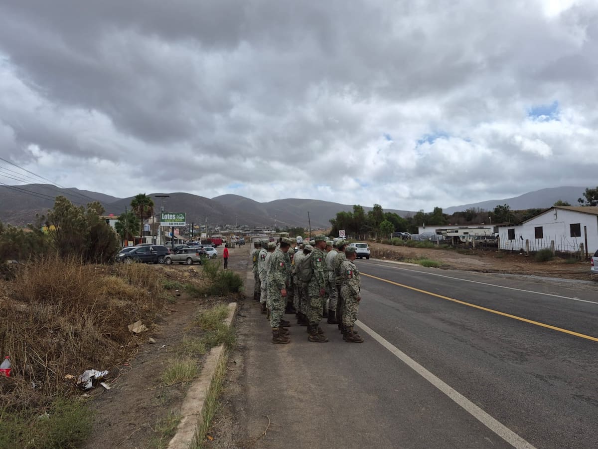 Elementos de emergencia continúan los operativos de búsqueda en Ensenada tras las lluvias asociadas a la tormenta tropical Rachel, que dejaron a siete personas no localizadas en dos puntos del municipio. Foto: Cortesía