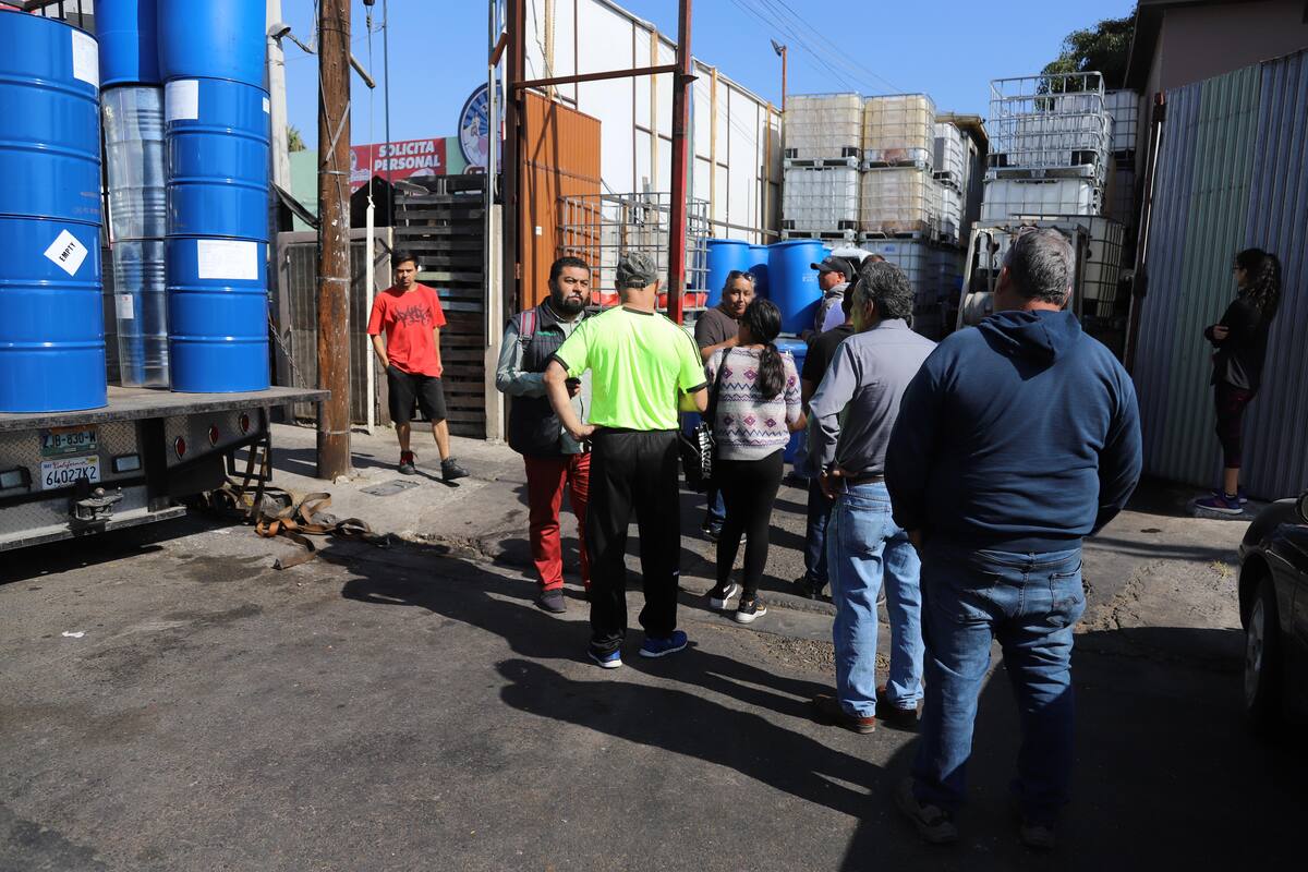 Escasean tambos para guardar agua