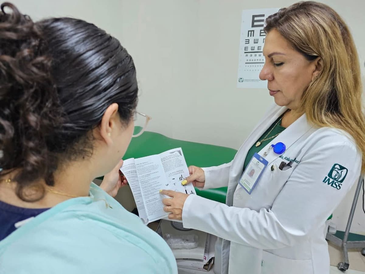 El médico del IMSS es quien debe determinar las causas que llevaron a desarrollar un estrés extremo, para determinar si este fue causado por el ámbito laboral. | Foto: IMSS