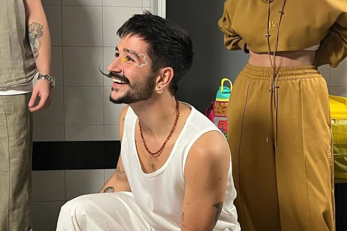 Camilo sorprende a una de sus fanáticas minutos antes de concierto