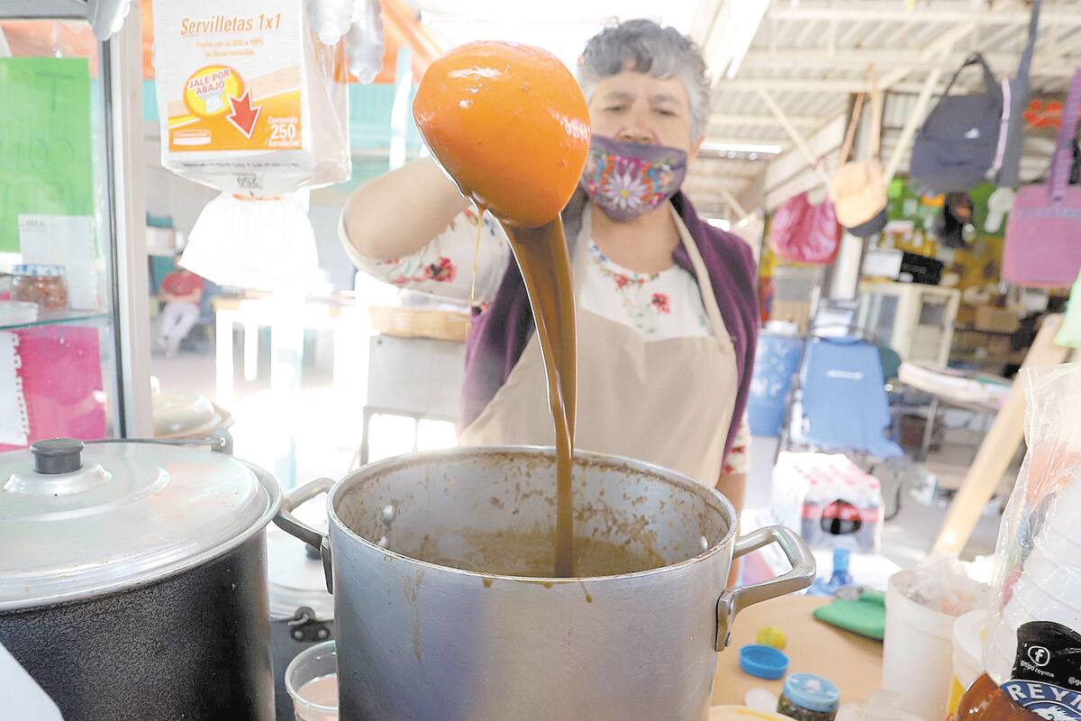 Prepara champurro con la receta familiar desde hace tres décadas