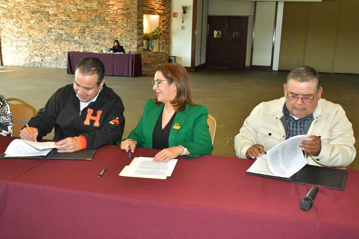 Firma Alcalde de Hermosillo como testigo en comodato de edificio a la Ammje