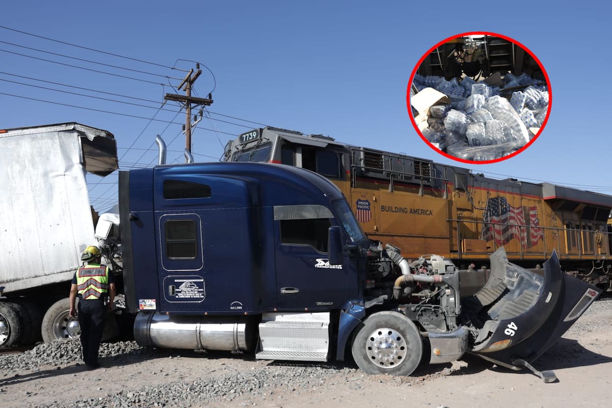 Tren impacta a tractocamión cargado con agua en Mexicali; conductor resulta ileso