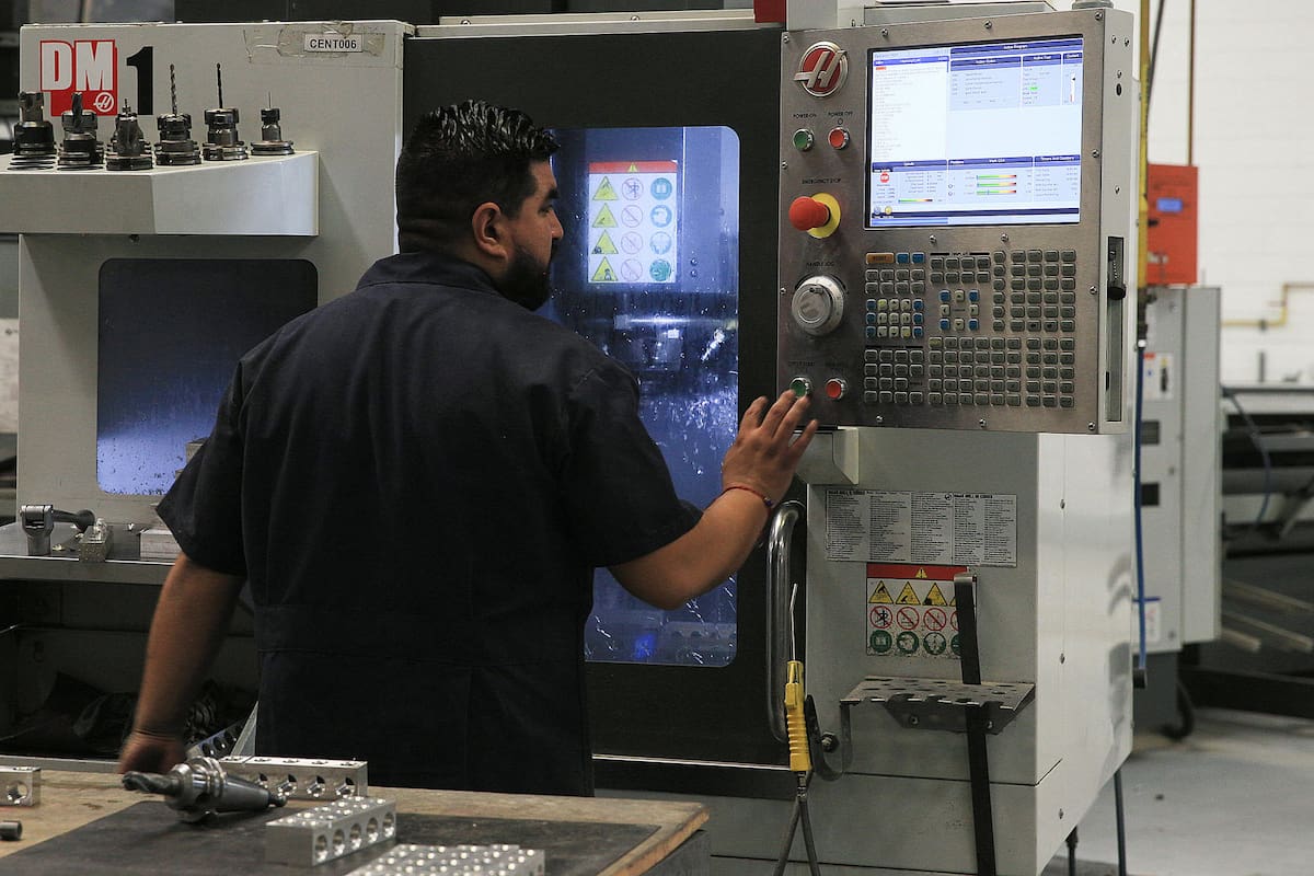 Reducirán jornada laboral a 40 horas; meta es enero de 2030