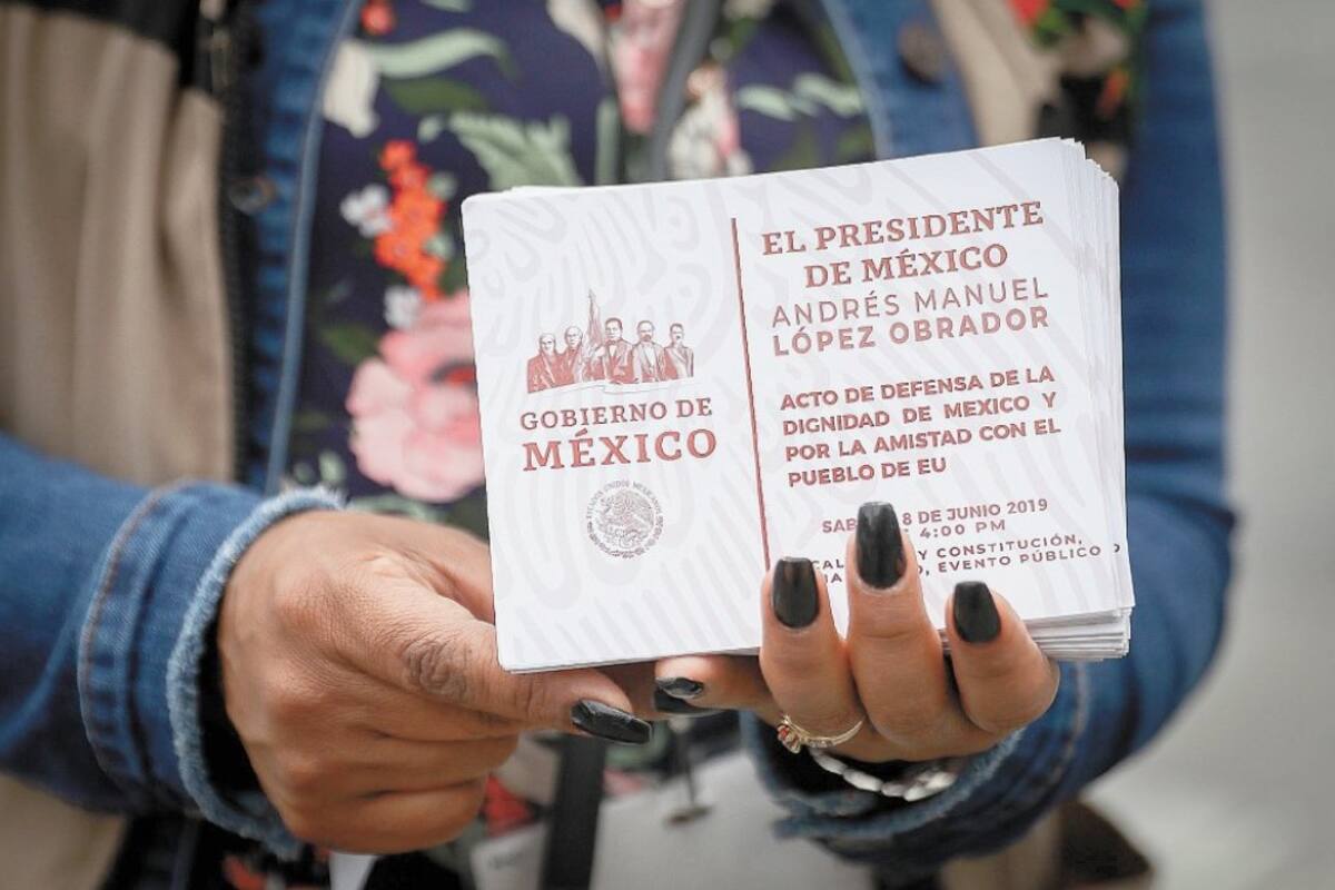 Mitin "por la dignidad" se convierte en celebración