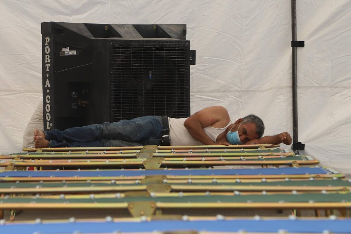 Se refugian del calor más de cien en albergue