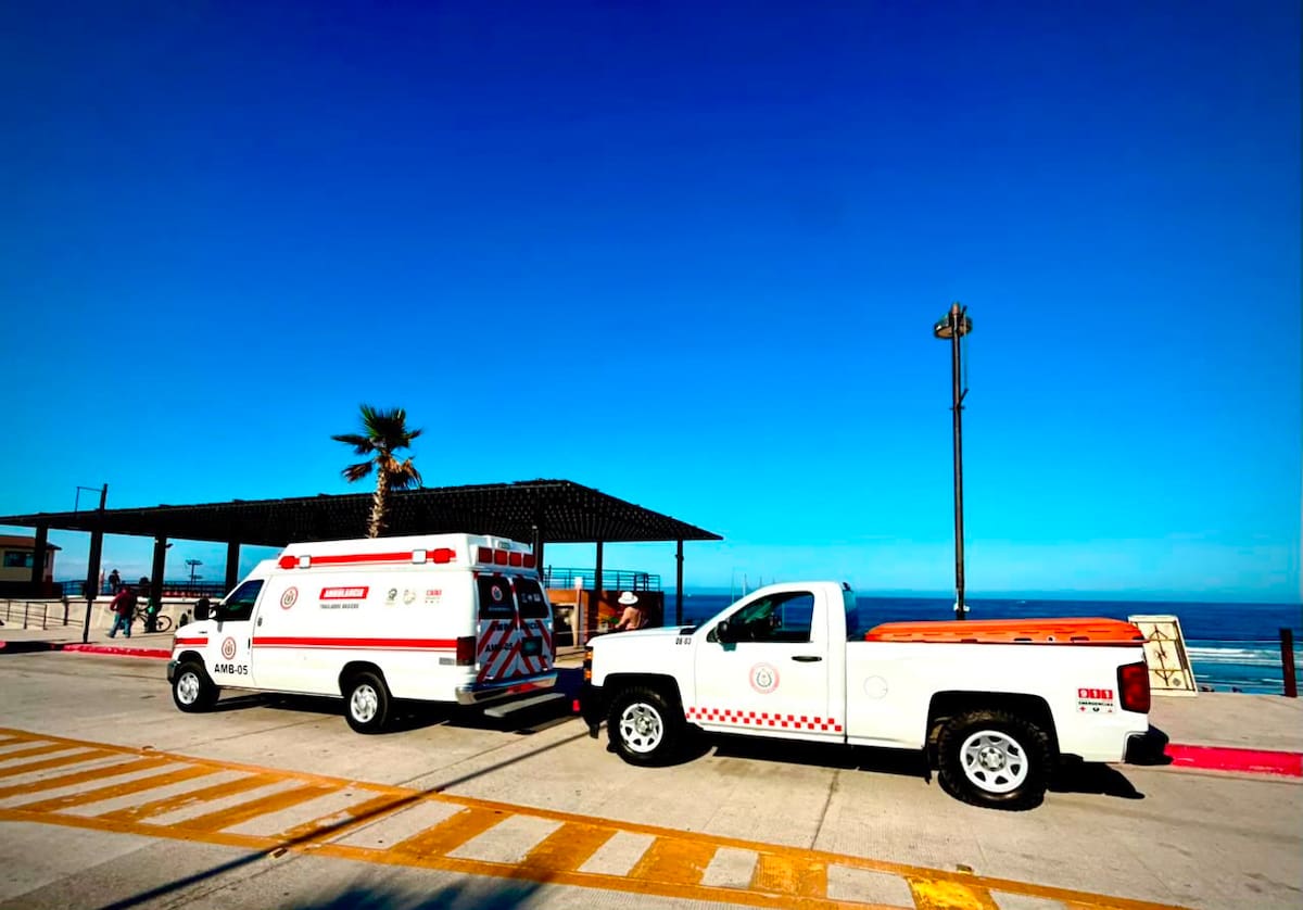 Bomberos desplegó salvavidas, ambulancias y unidades especializadas ante la expectativa de recibir más de 17 mil personas durante el fin de semana. Foto: Cortesía.