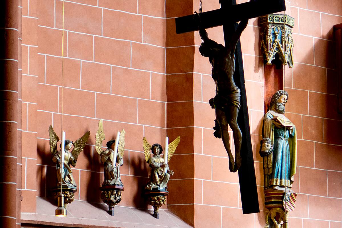 Tras acusaciones de abuso, Vaticano prohíbe a obispo participar en liturgia