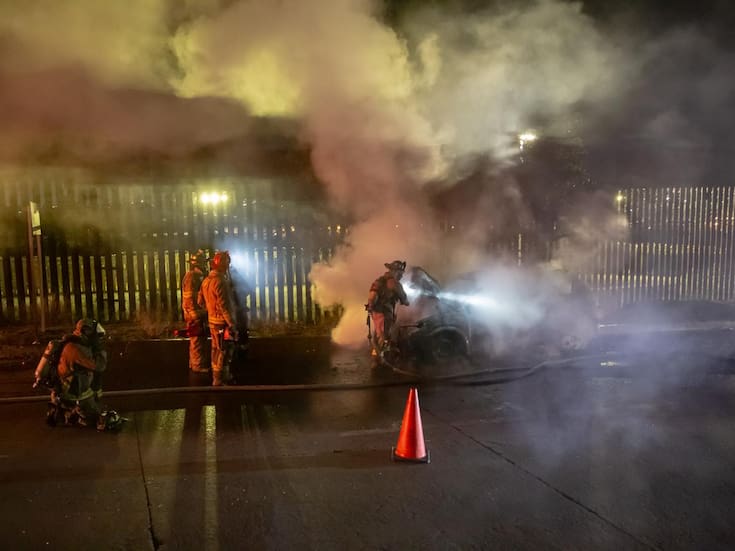 Auto se incendia en la avenida Internacional