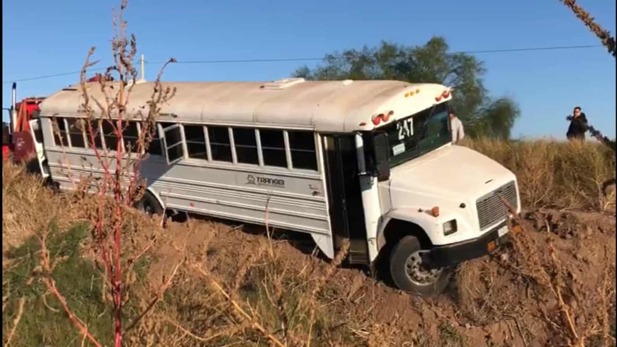Para evitar el impacto, el conductor del camión realizó una maniobra evasiva.