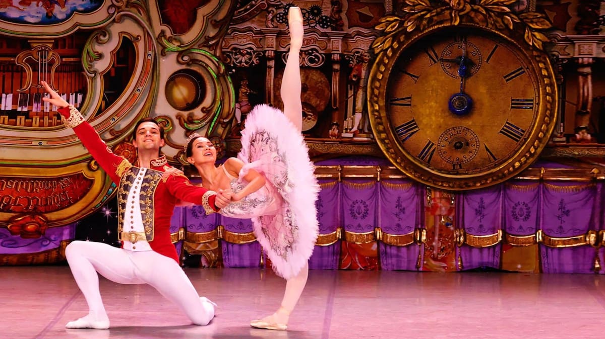 Una producción de nivel de Broadway Con 40 bailarines profesionales, llena de magia festiva. Foto: Cortesía