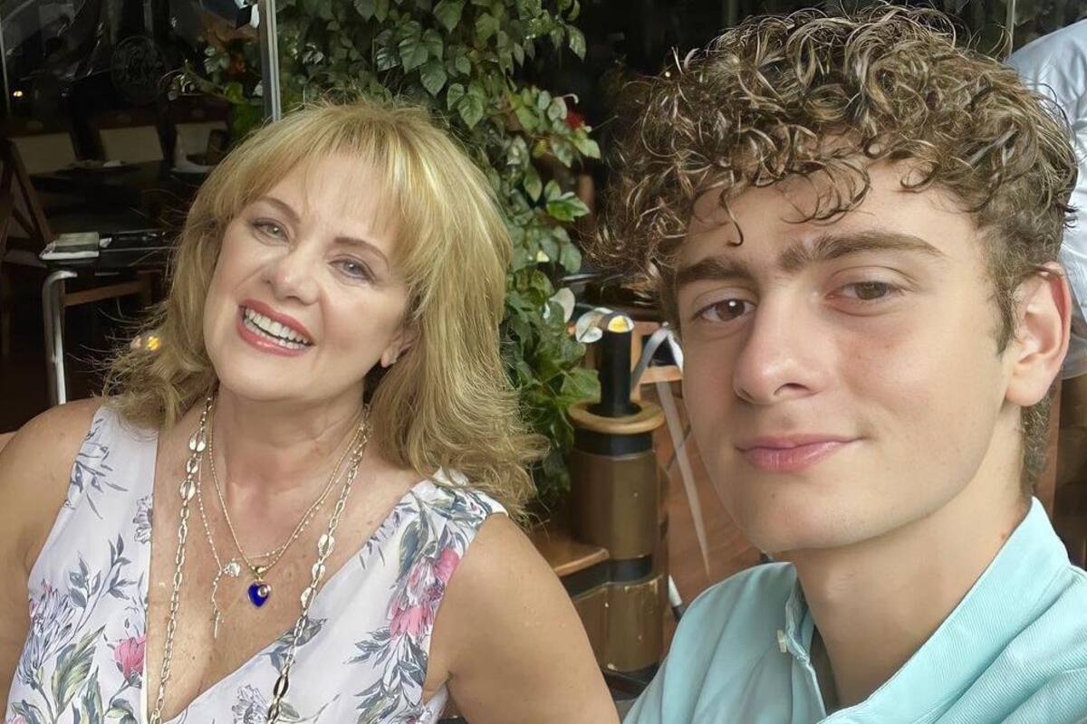 Erika Buenfil publicó sesión fotográfica a lado de su hijo para revista Quien