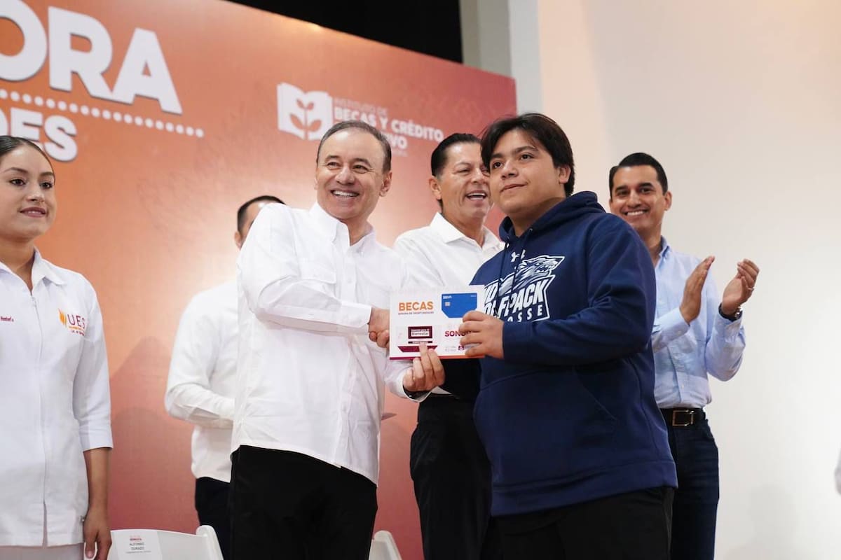 Beneficia Gobernador a 190 mil estudiantes con presupuesto histórico en becas