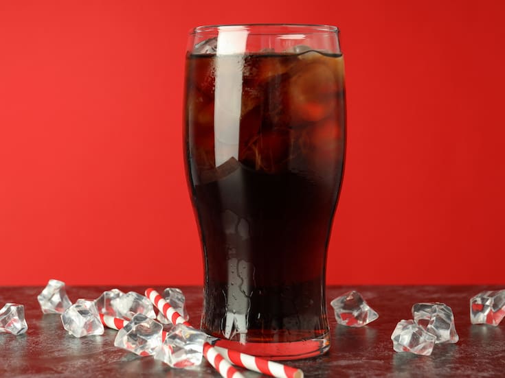 Estudio reveló que las bebidas azucaradas provocan casi 170 mil nuevos casos de diabetes tipo 2 al año en México; el país consume tres veces más refrescos que el promedio global y encabeza la lista mundial