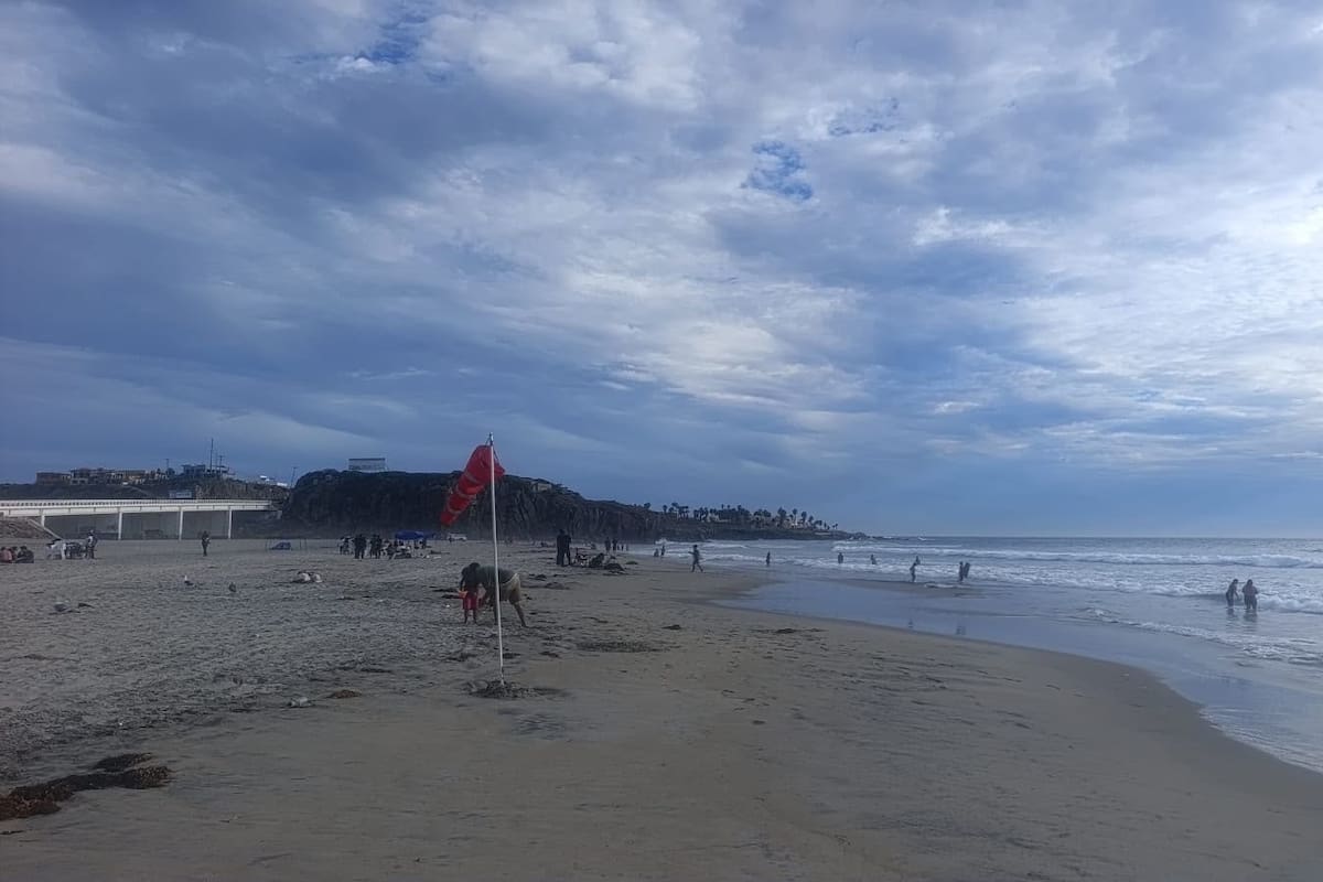 Playas de Ensenada reciben a 3 mil bañistas durante el fin de semana