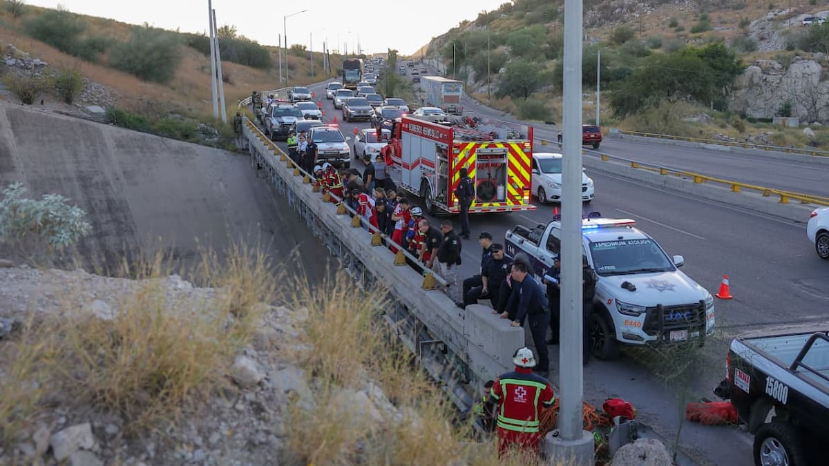 Hombre sin vida fue localizado en el fondo del vertedor de la presa Abelardo L. Rodríguez; cayó accidentalmente del puente del tren