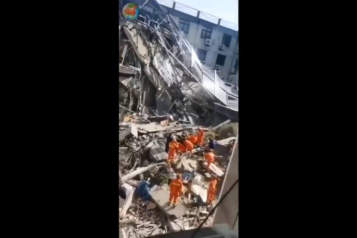 China: Hotel se derrumba y deja un muerto y diez desaparecidos
