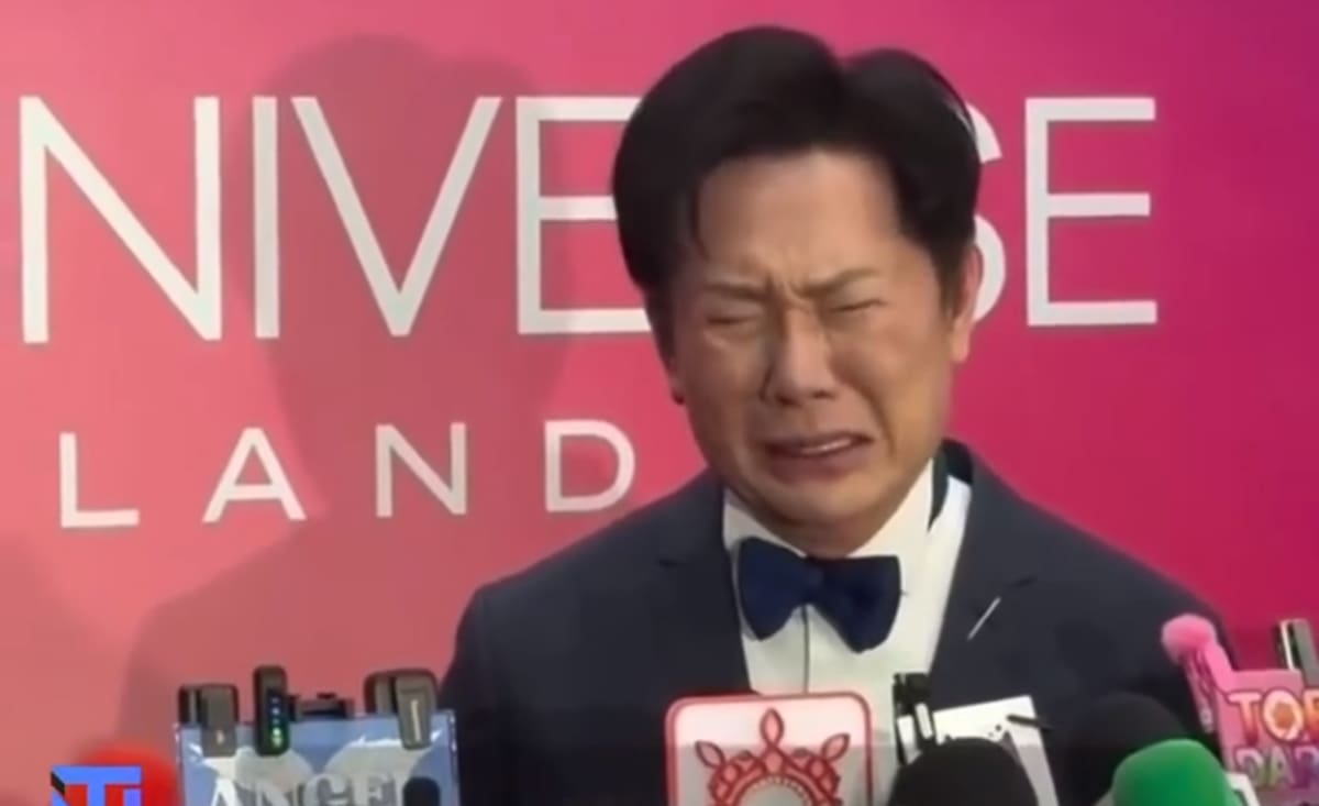 Pide disculpas entre lágrimas.