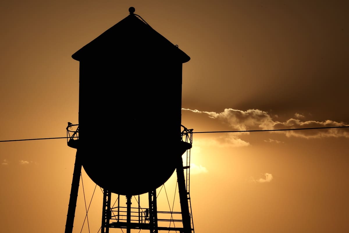 Uno de sus elementos más distintivos es la torre de agua que se mantiene en su fachada l Foto: Archivo