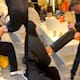 A mujer se le quedan atoradas botas de 19 mil pesos de la marca Givenchy mientras se las probaba