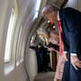 Natalie Harp, la asesora de Trump, viajó en la cajuela de una camioneta para no alejarse de él y, aunque su cercanía con el presidente genera tensiones en la Casa Blanca, forma parte de su círculo más cercano