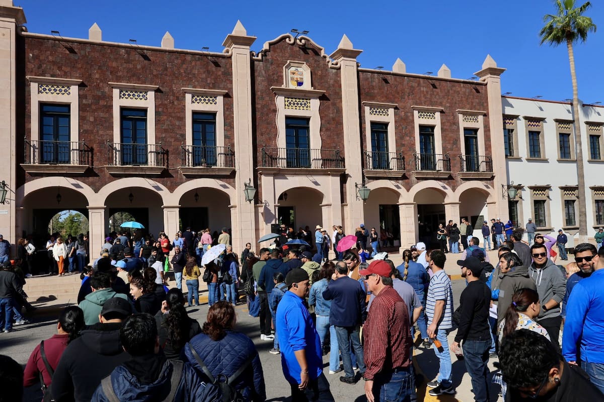 STEUS entrega pliego petitorio UNISON 2025 y marcha a Palacio de Gobierno para pedir intervención estatal