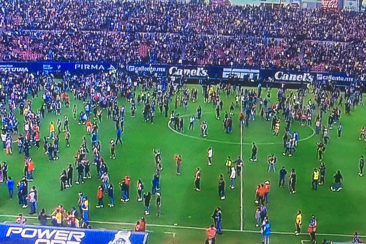 Futbol mexicano vive su peor jornada del año, coronada por la violencia en el estadio Alfonso Lastras