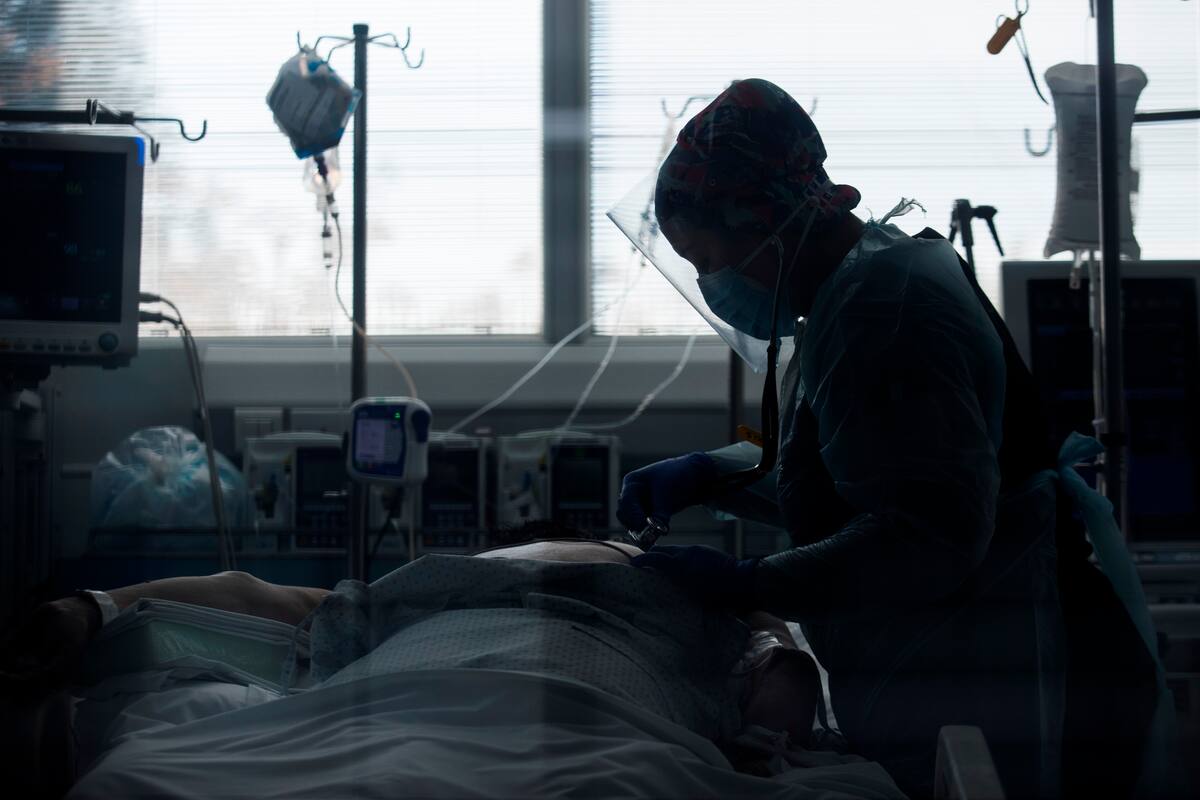 Positividad escala hasta el 15.4 % en Chile y pacientes UCI superan los 3 mil