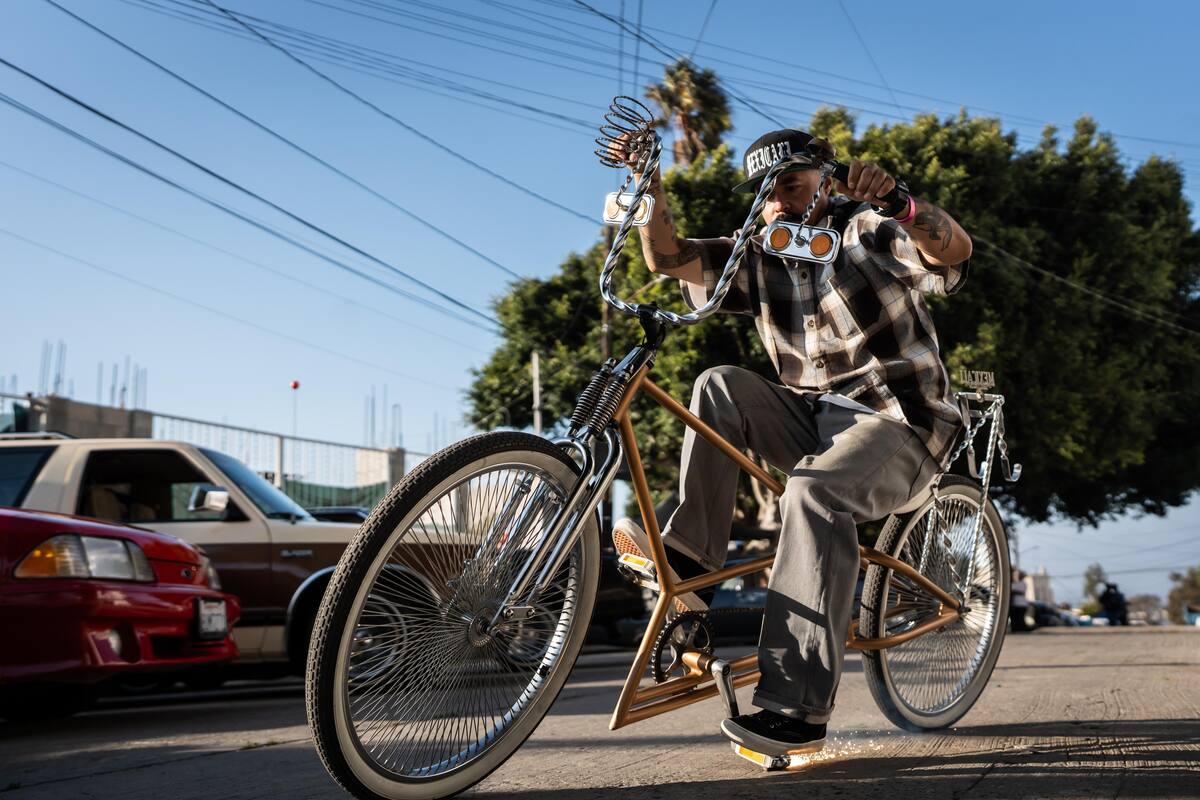 Realizan car show al estilo “cholo chicano de los 80’s” en la colonia Lázaro Cárdenas