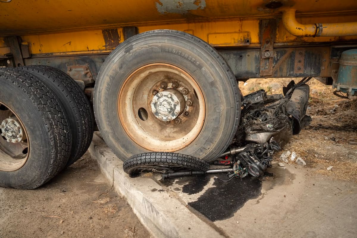 La víctima, de 20 años, perdió la vida en la colonia Pedregal de Matamoros; su familia solicita apoyo para trasladar el cuerpo a Sonora.
Fotos: Border Zoom.